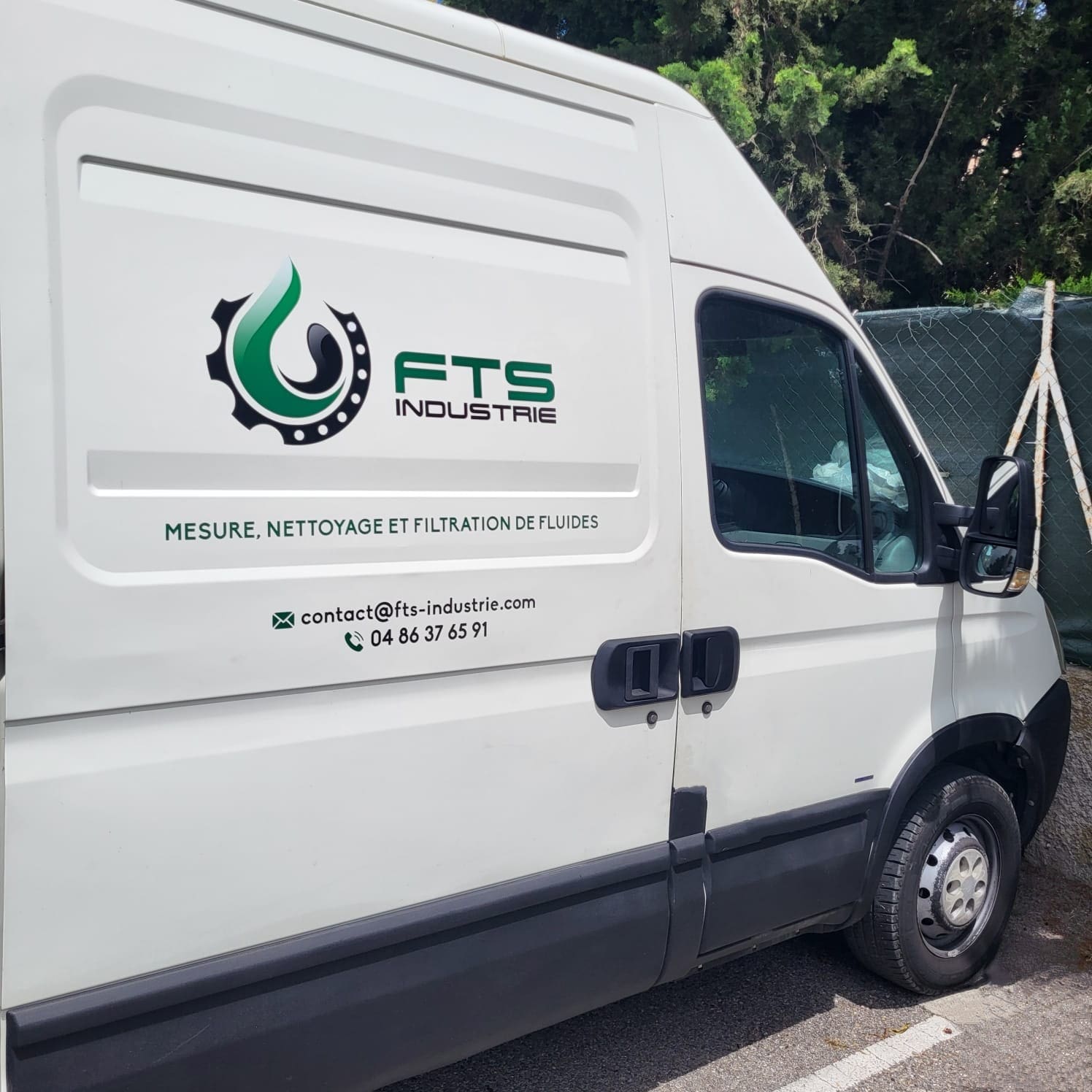 Flocagevéhicule-FTSindustries-agenceCMCommunication