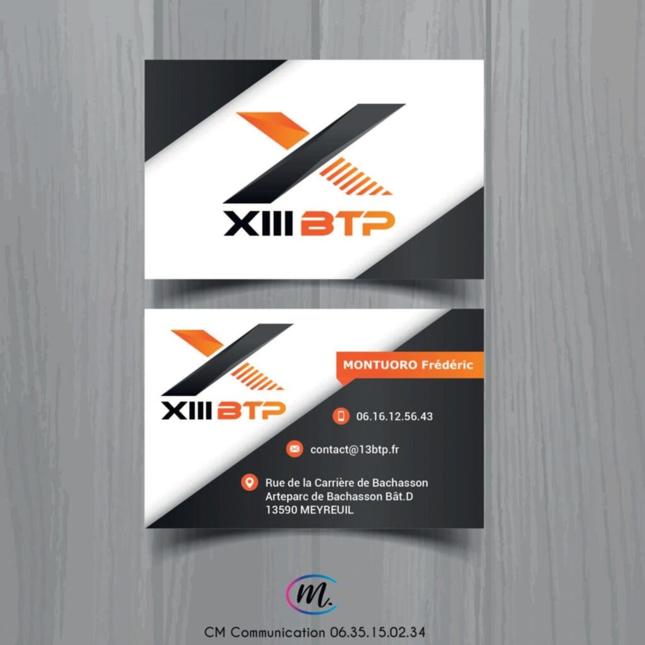 Carte de visite professionnelle de l’entreprise XIII BTP avec un design noir, blanc et orange, incluant logo, coordonnées et nom du dirigeant.