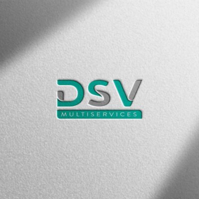 Logo DSV Multiservices imprimé en relief sur papier texturé, avec typographie bicolore turquoise et grise.
