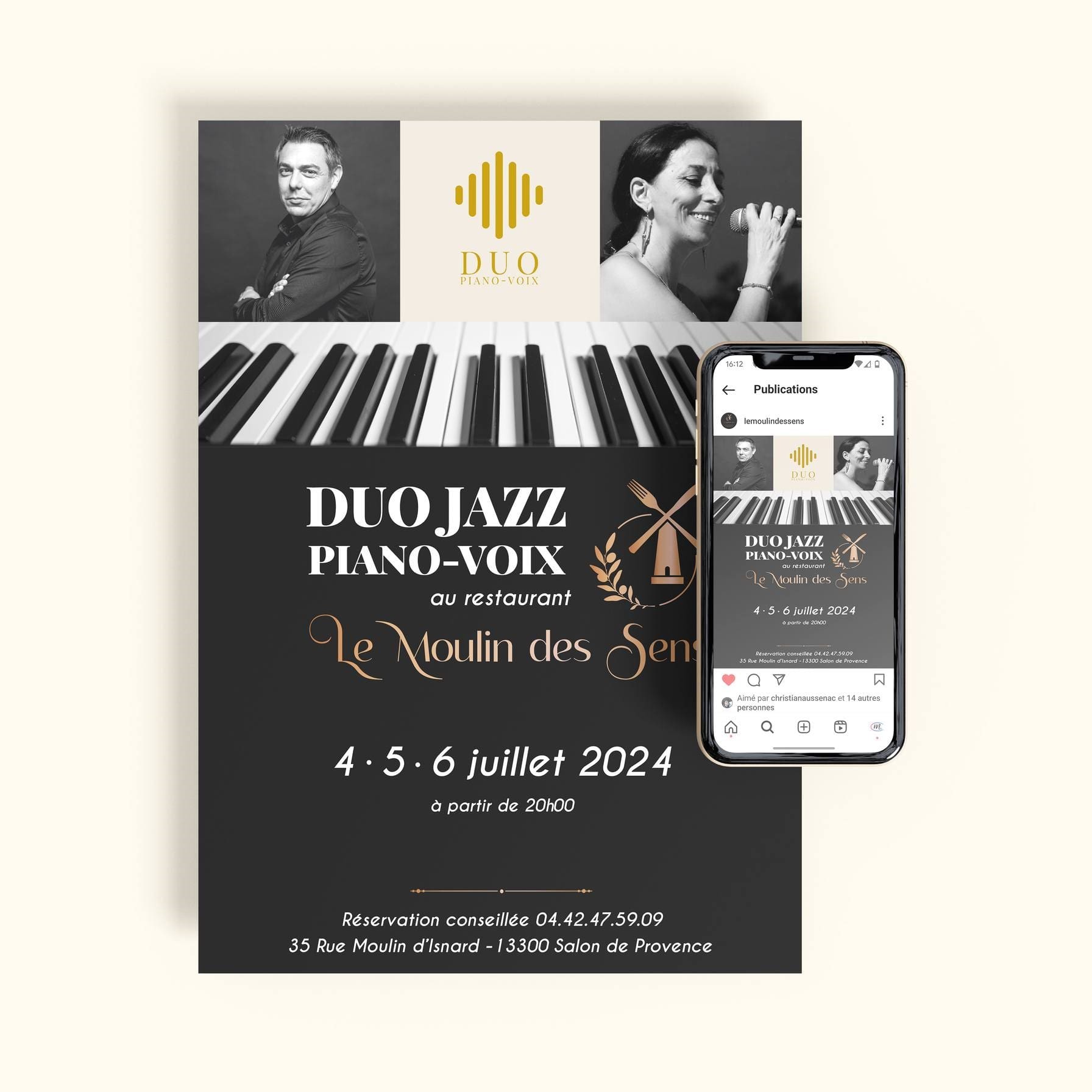 Affiche graphique en noir, blanc et doré avec un clavier de piano stylisé en bas de l’image, les portraits des deux musiciens en haut, le logo Duo Jazz Piano-Voix, les dates des soirées (4, 5, 6 juillet 2024), le nom du restaurant Le Moulin des Sens, et une version adaptée du visuel visible sur un écran de smartphone.