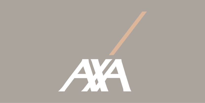Logo de l’assureur AXA en lettres blanches avec une barre diagonale beige sur fond taupe.