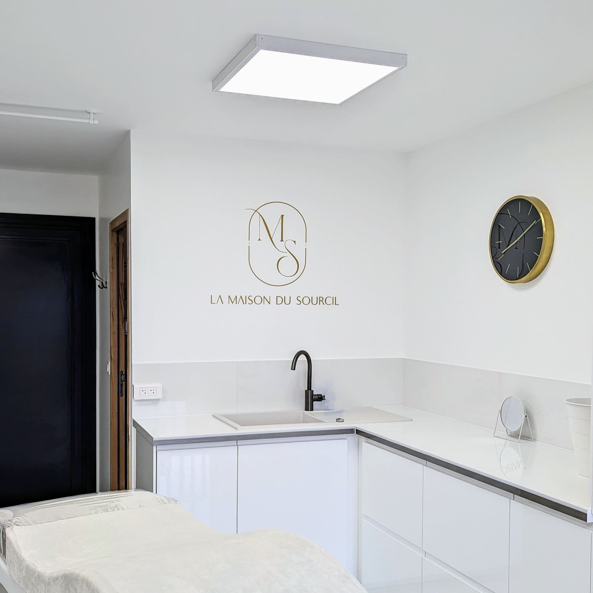 Autocollant Maison du Sourcil